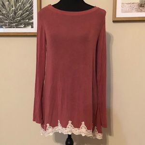 ⭐️ 5/25 Lace Hem Tunic